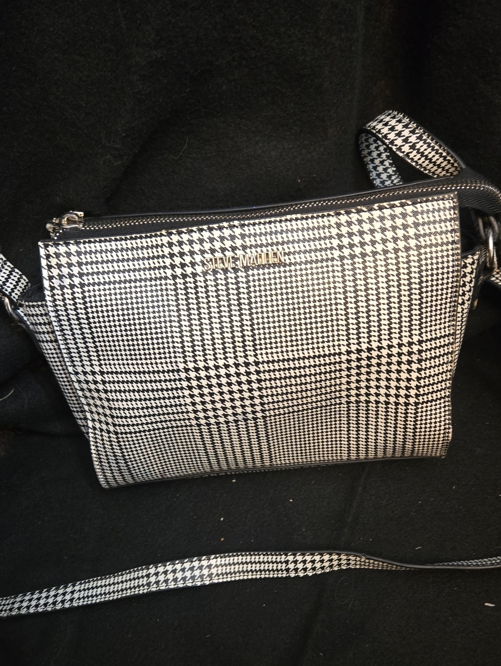 Steve Madden Black & White Houndstooth Crossbody Purse
